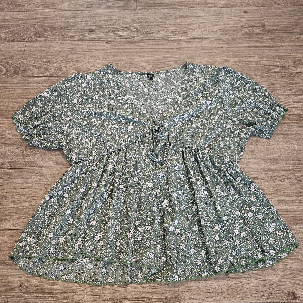 SHEIN Green‎ and Floral Short Sleeve Blouse